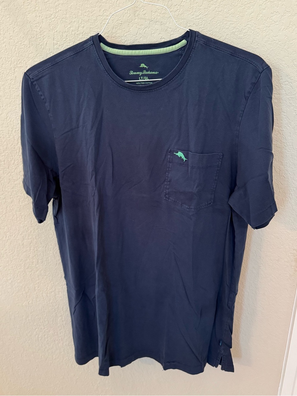 Tommy Bahama Men’s Navy Pocket T‑Shirt. Size LT